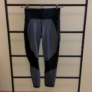 Michi 3/4 Leggings XS Gray and Black